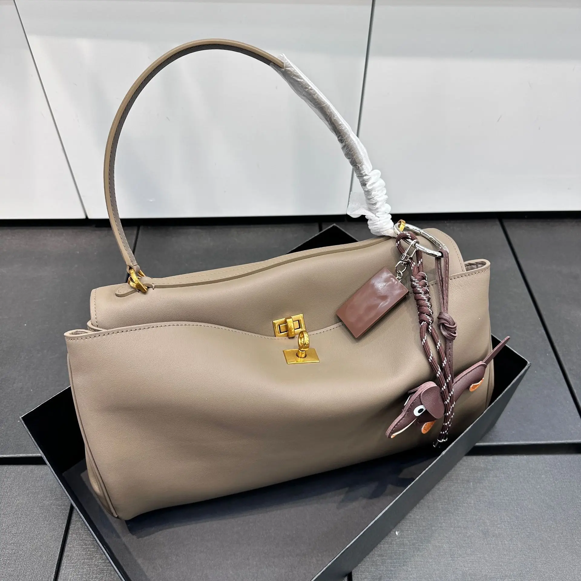 

Simple Fashion Leather Women's Shoulder Bag Crossbody Bag New High Quality Cowhide Messenger Bag for Women