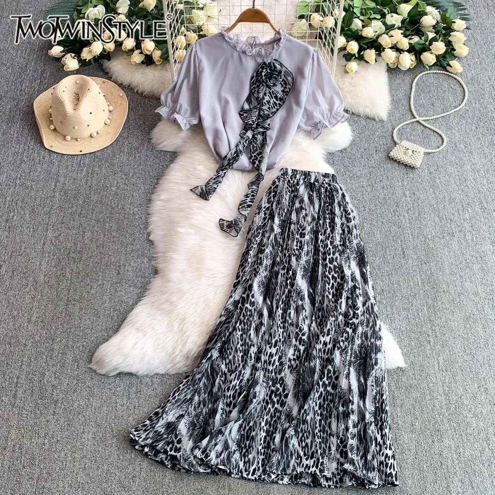 

TWOTWINSTYLE Vintage Designer Two Piece Sets For Women Round Neck Short Sleeve Top High Waist Skirt Chic Set Female KSE542754