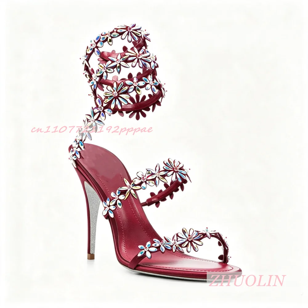 Sandalias de tacón alto con diamantes de imitación para mujer, estilo stiletto con punta abierta, detalle floral en burdeos, con tiras en el tobillo, para bodas y eventos de noche.
