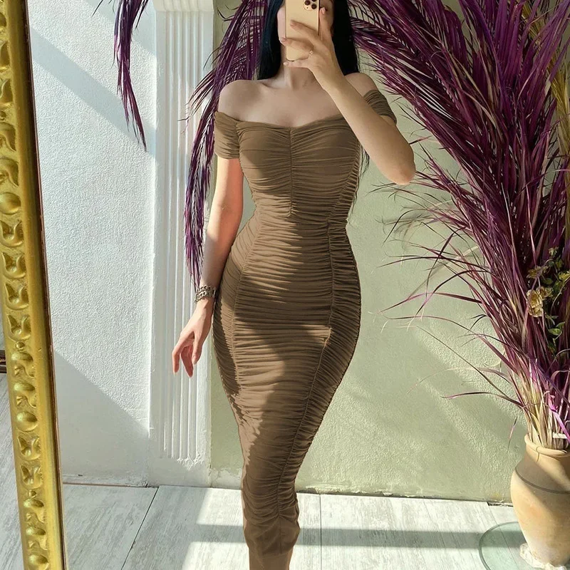 المرأة بكتف واحد تنورة طويلة مطوي ، أحادية اللون ، مزاجه أنيق ، النمط الأوروبي والأمريكية ، الصيف ، جديد