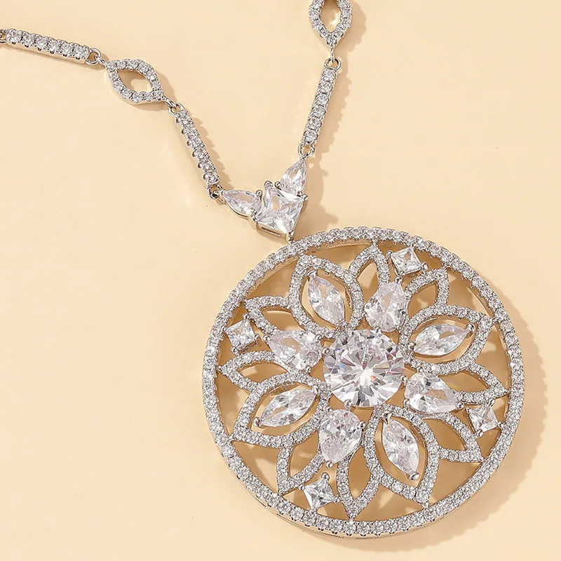 Designer Collection Fashion High-end Jewelry Women Lady Inlay Zircon Round Hollow Out Flower Pendant Silver Color Chain Necklace