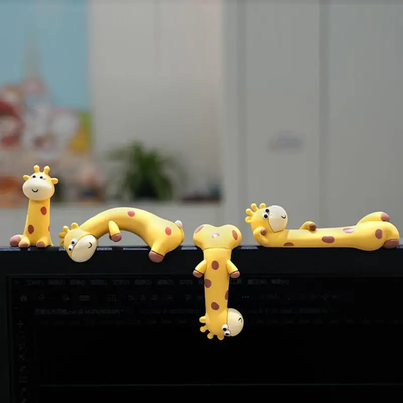 Computer Monitor Ornament 4X Giraffe Computer Monitor Decor 3D Desk Toy Ornament Creative Screen Craft Figurines For Vehicle