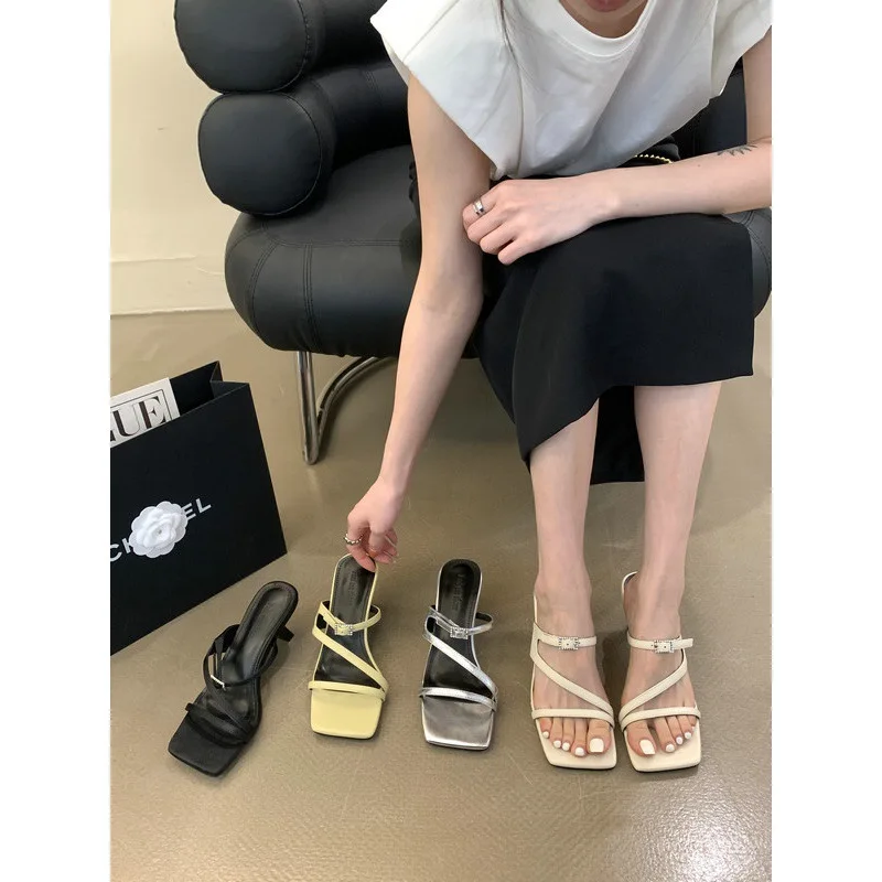 

Низкая женская обувь, тапочки с квадратным носком, женские летние шлепанцы на каблуке, прозрачные шлепанцы с перекрестной завязкой, 2024, сексуальные блестящие кристаллы