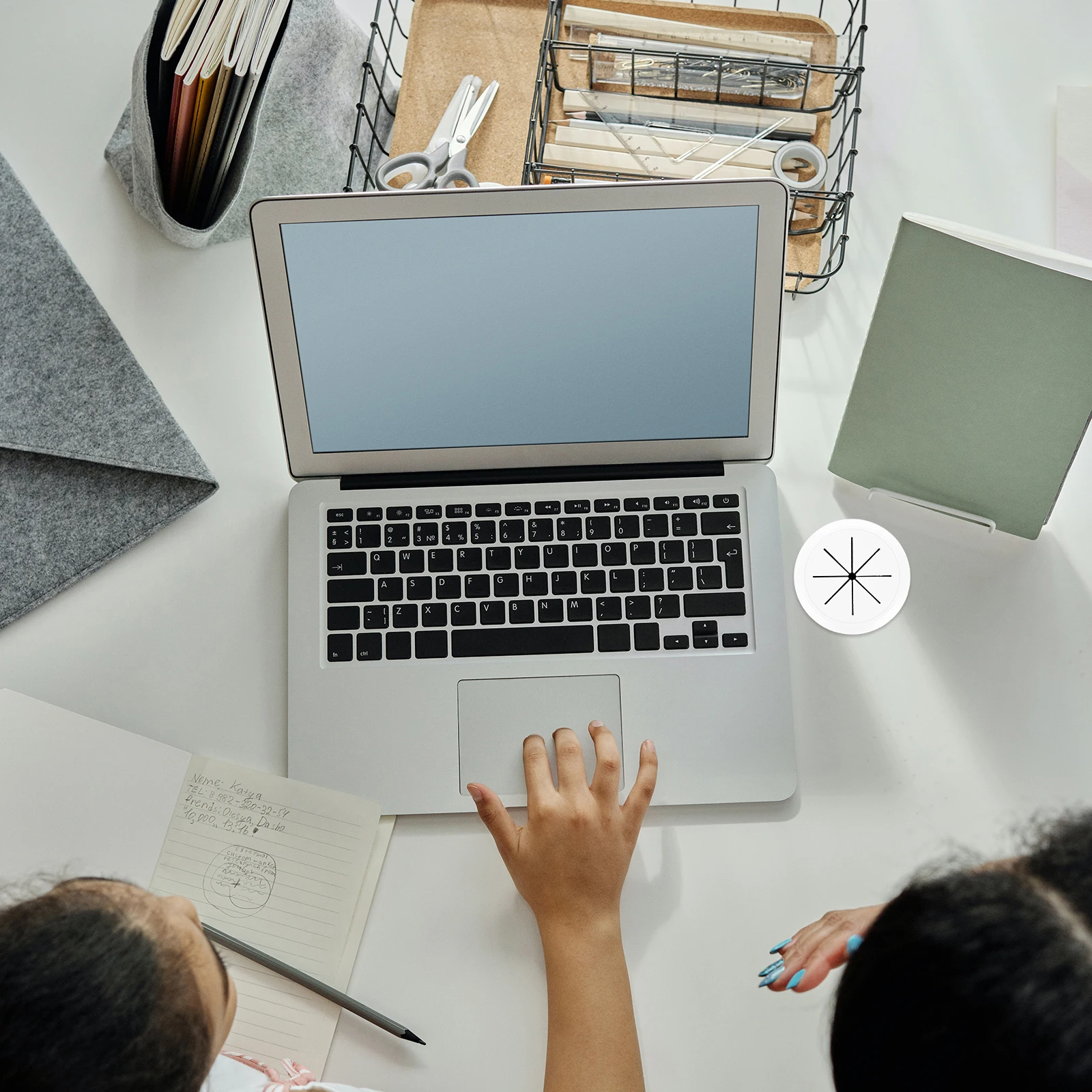 

3Pcs Plastic Desktop Cord Hole Cover Round Design for Cable Management and Tidy Workspace Wire Hole Plug Desk Grommet