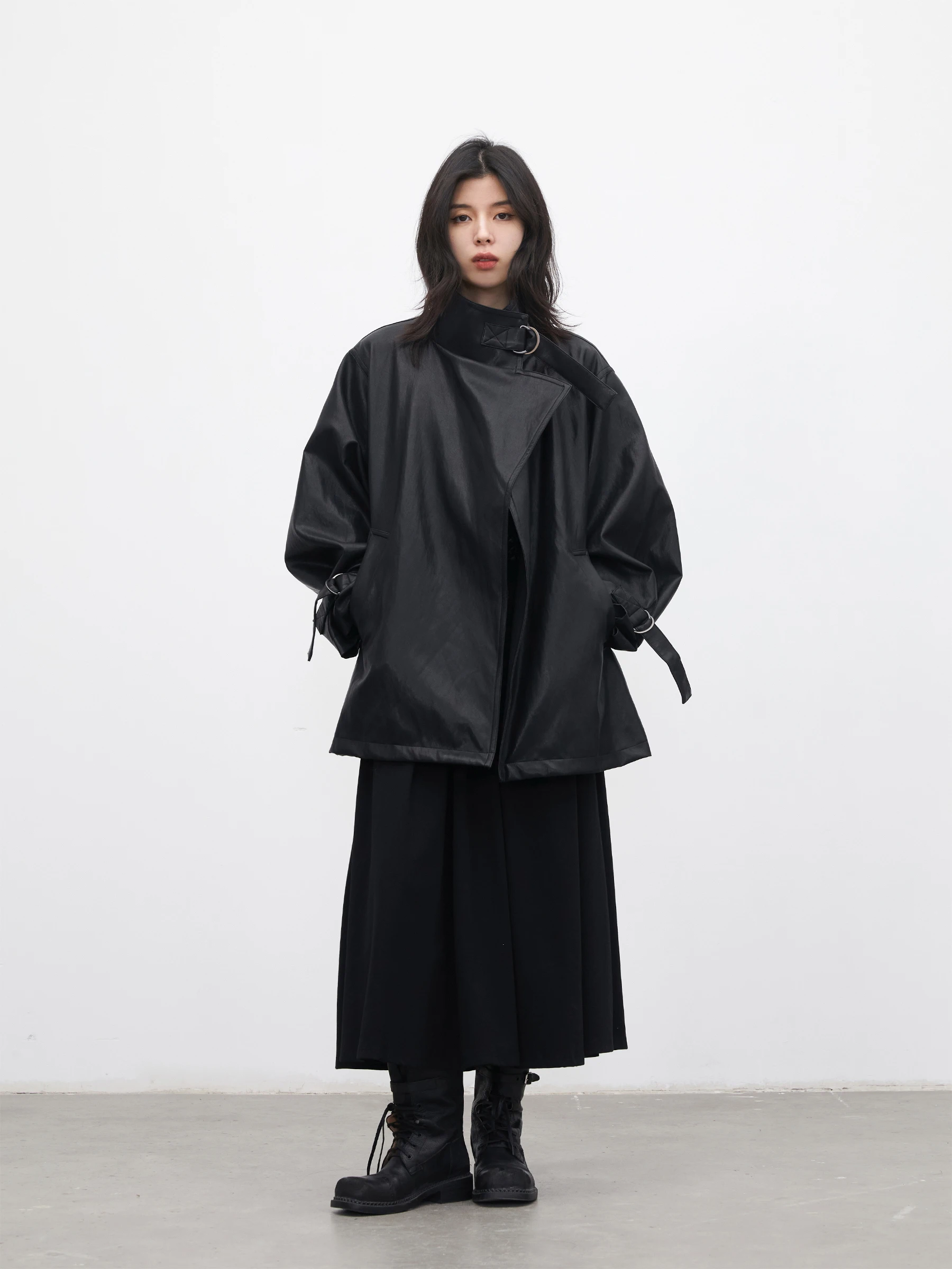 이른 봄 새로운 한국 스타일의 레이지 느낌 프로틴 가죽 D-링 코트 중간 길이 윈드브레이커 아우터 시크 벤 브랜드