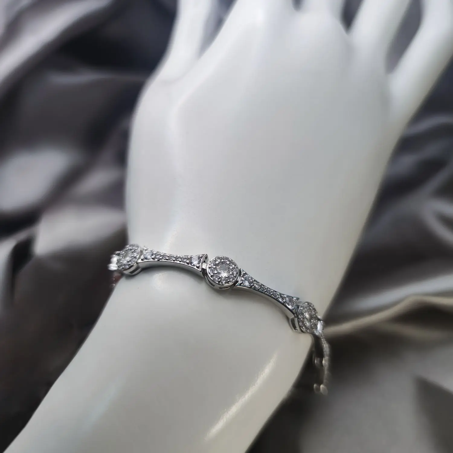 HESHI Sparkling Bracelet for Women Wedding