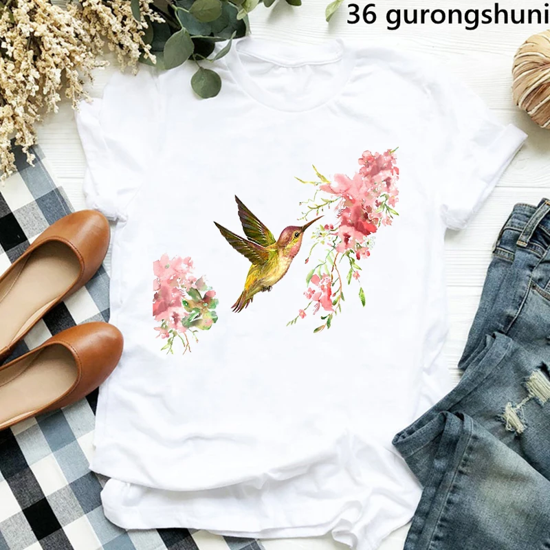 Camiseta con estampado de colibrí para mujer, remera con estampado de pájaros morados y flores, remera Harajuku para mujer