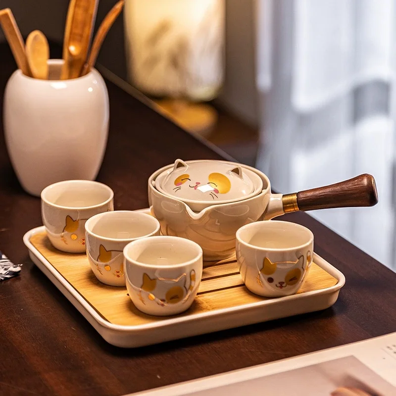 

7Pcs 360° Rotating Lucky Cat Teapot Set Japanese Style Ceramic Kung Fu Tea Pot Set with Bag and Tea Tray Bubble Tea Set Travel