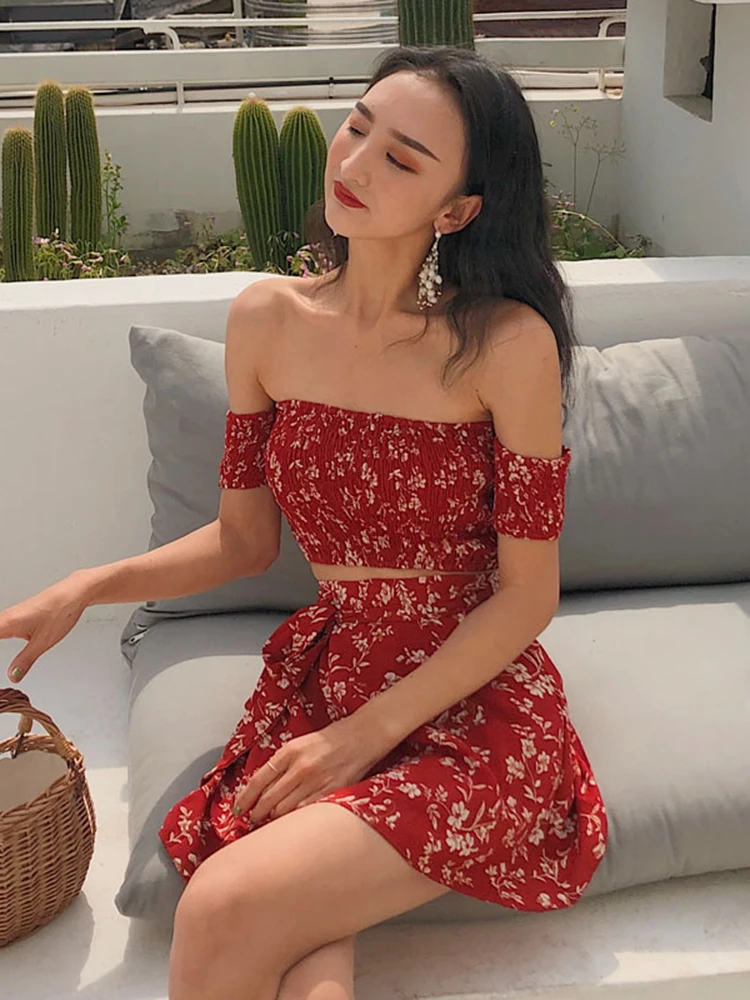 

Sexy Chic Shoulder Bared One Shoulder Short Dress with Belt Slimming Short Skirt Floral Two Piece Set for Women Autumn Casual...