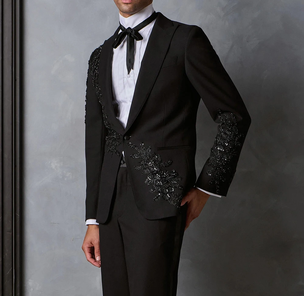 クラシックなアップリケ付きウェディングスーツ、新郎用ピークドラペルシングルブレストタキシード、2ピースジャケットパンツ、パーティー、プロム、カスタムメイド