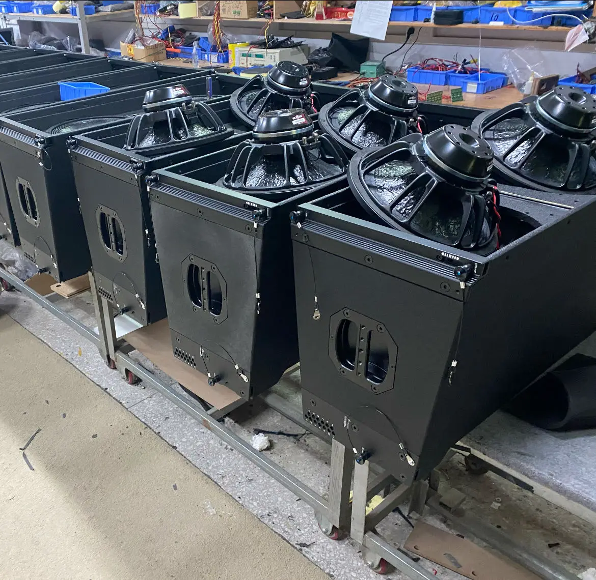 Picture 4: PA System Professional Active Line Array Ultra Low Voltage Speaker Dual 18-inch Line Array Speaker