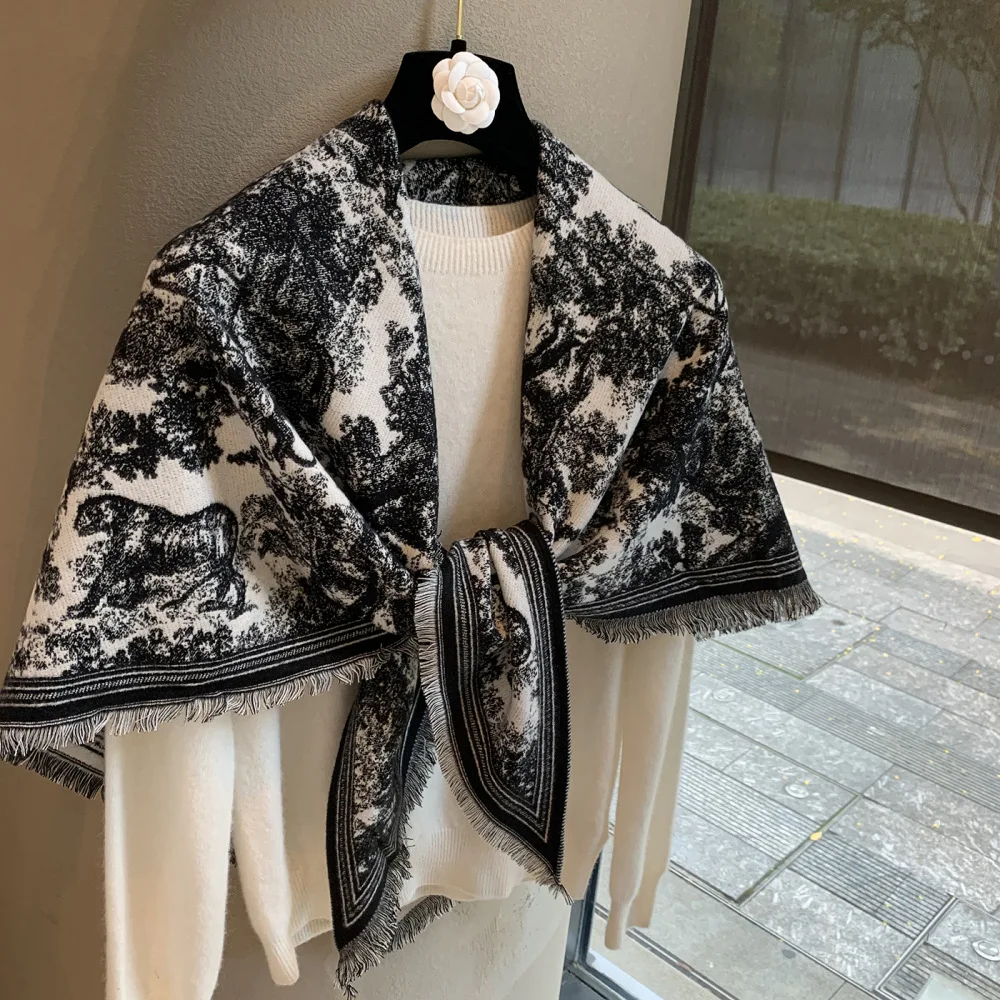 Black and White Jacquard Triangle Scarf, Imitation Cashmere Shawl, Old Money Style, High-end Sense, Fringe, Warm and Versatile