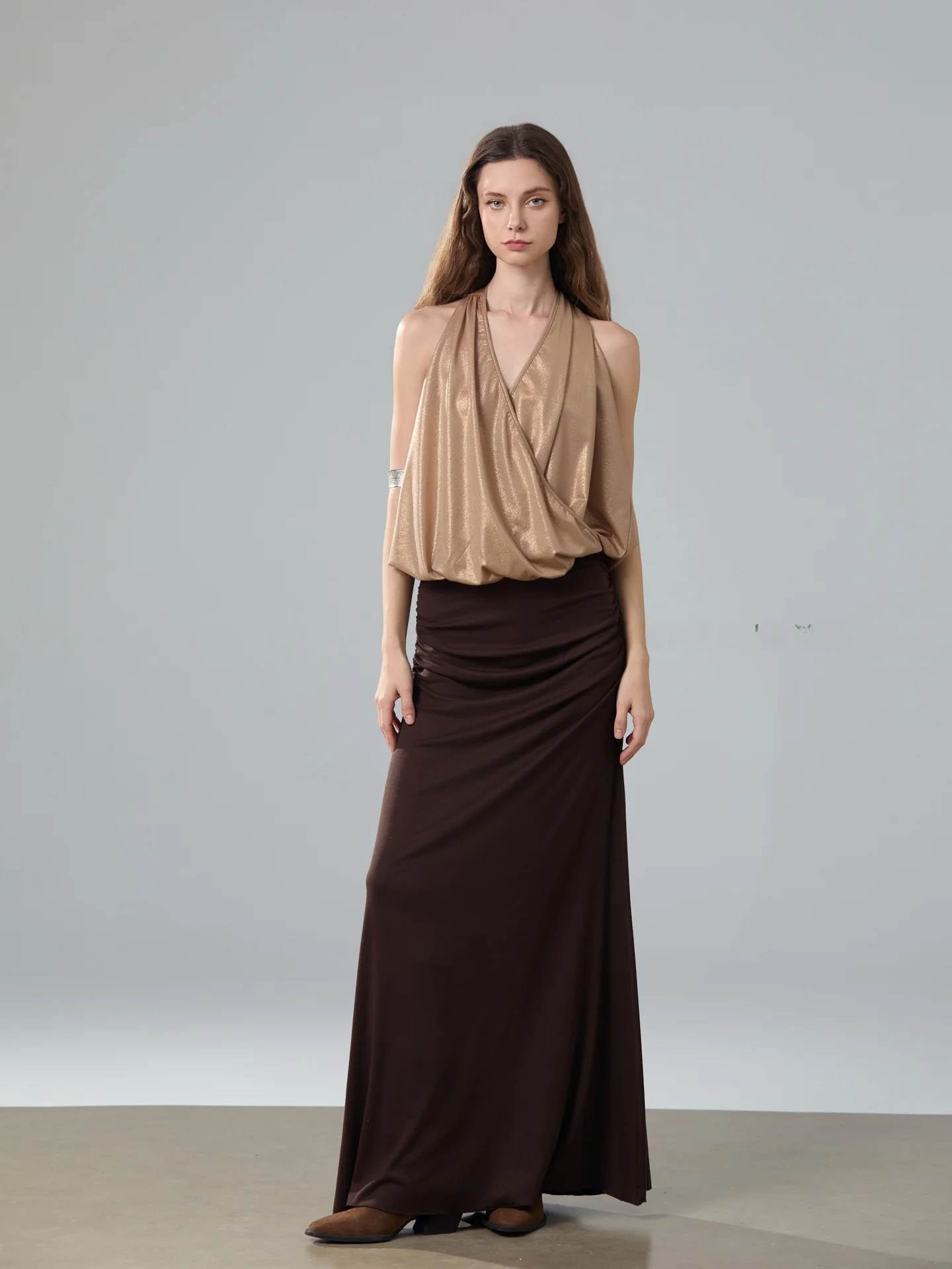 

Женский летний топ-майка на бретельках цвета шампанского золота, оригинальный дизайн, премиум-класс, модный летний образ