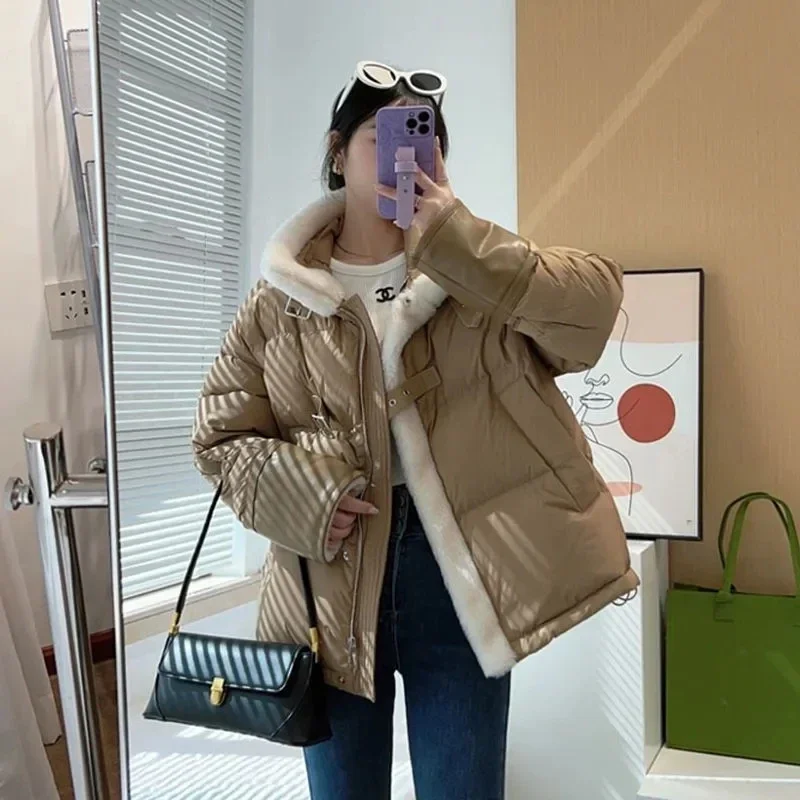 Parka di piume femminili spesse e calde Capispalla da neve Nuovo piumino di cotone da donna di lusso per l'inverno 2025 Piumino con colletto alla coreana