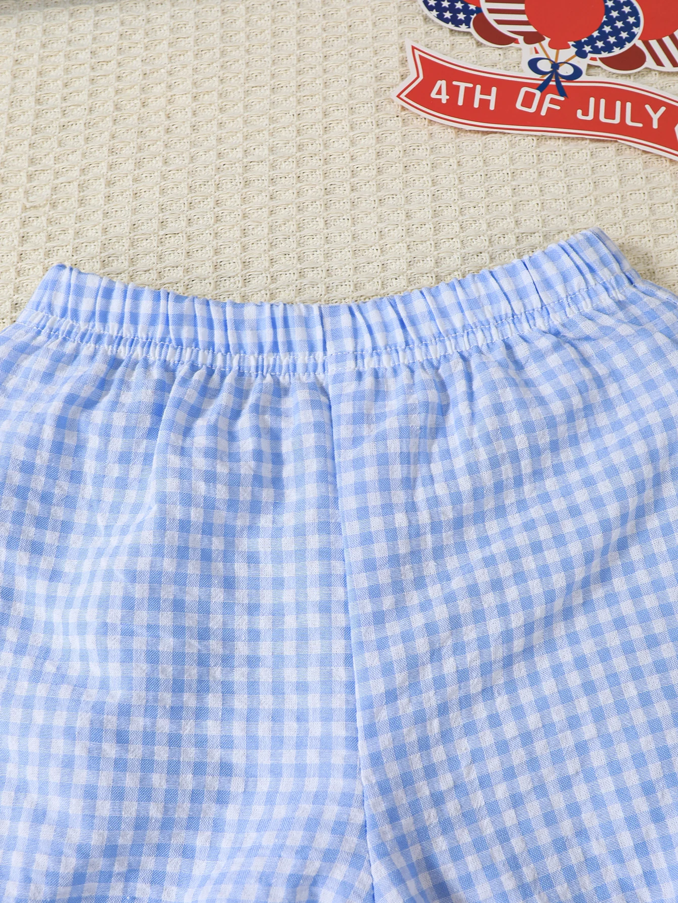 طقم بناتي لعيد الاستقلال مع نمط شبكي بدون أكمام وحزام علوي وسروال قصير مكون من قطعتين مع تصميم فيونكة #5