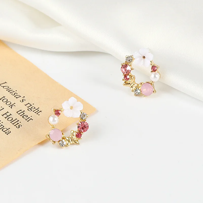 Fashion White Small Flower Stud Earrings for Women Pink Rhinestones Round Circle Earrings Hollow Geometry Cute Jewelry