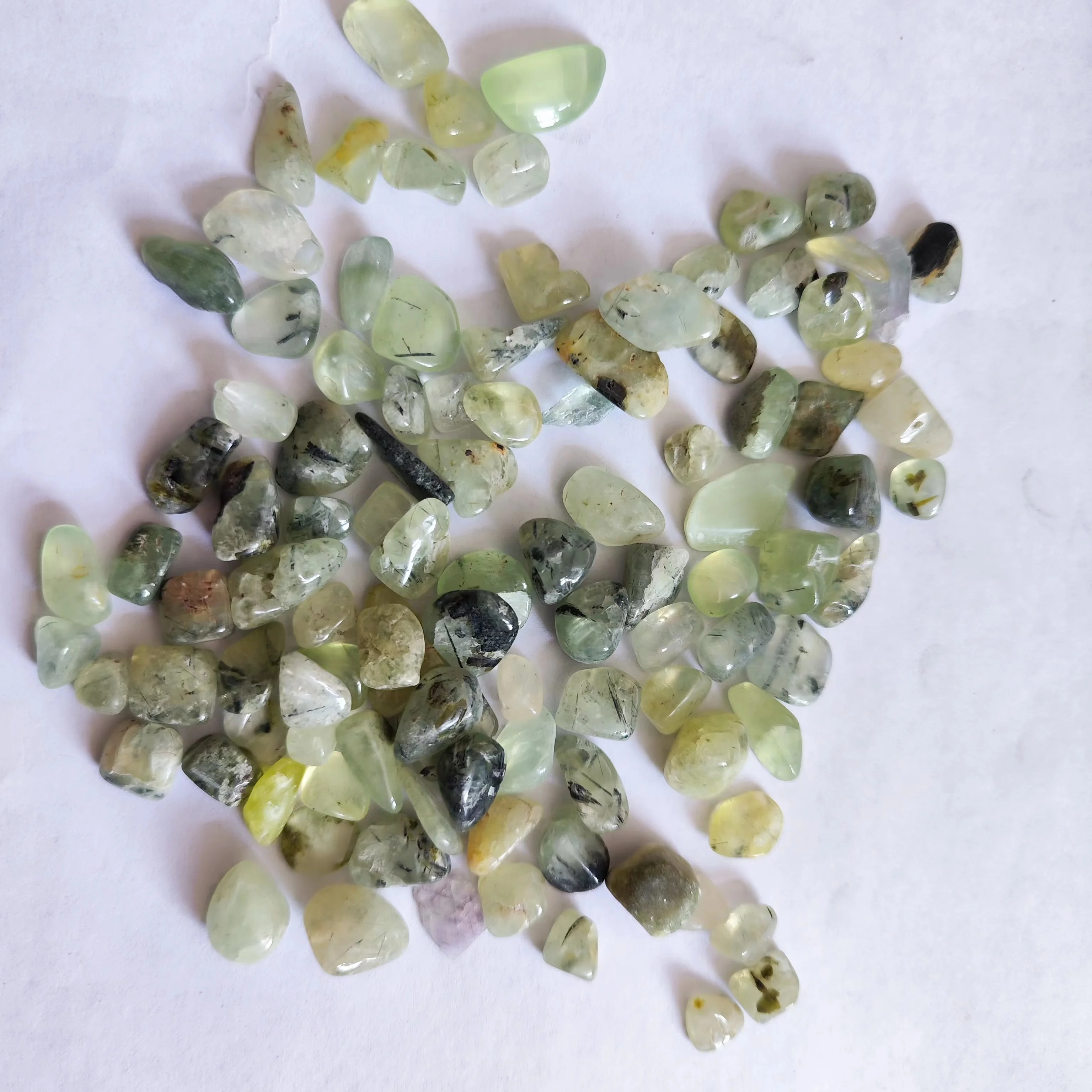 Natural Prehnite Green Grape Quartz Crystal Gravel Stone Decoration Natural Quartz Crystals