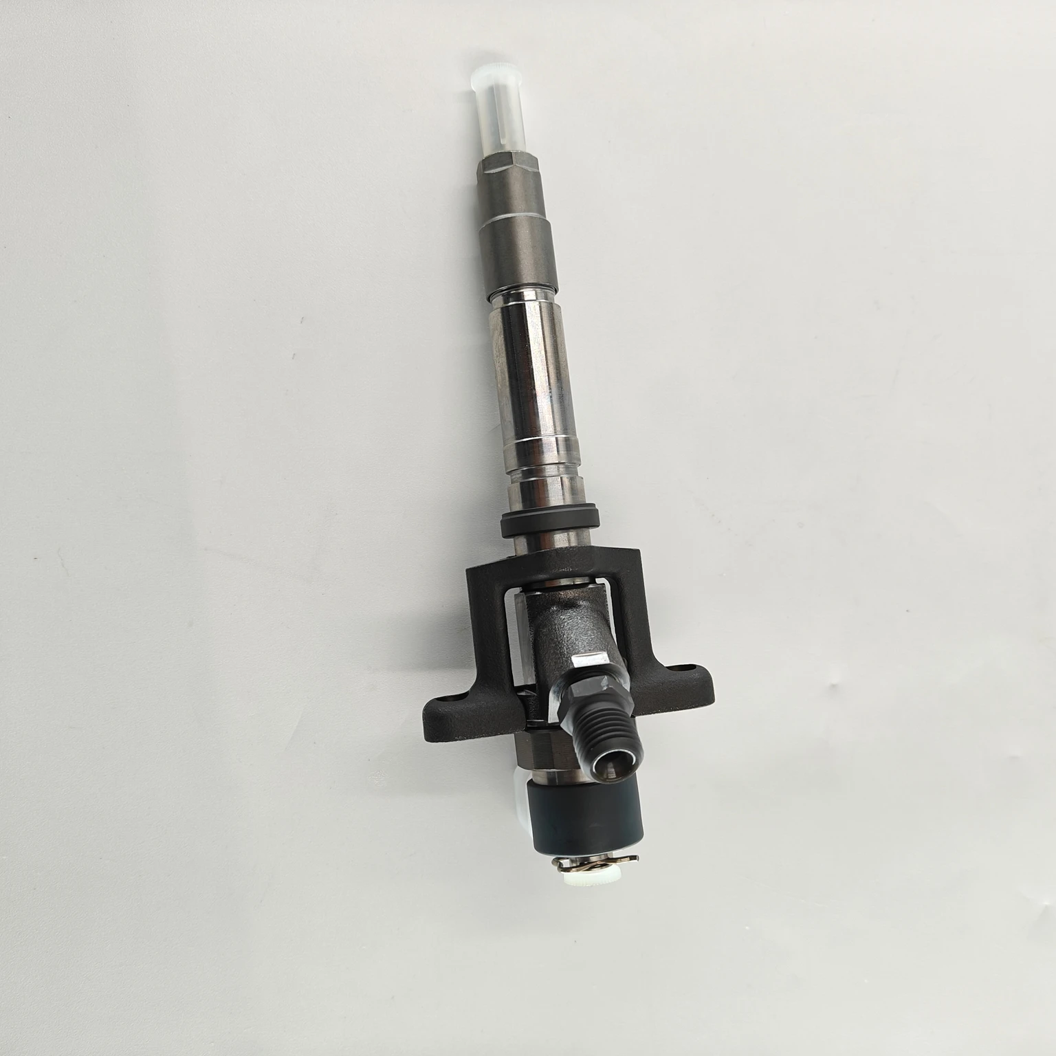 

Ripe 0445120048 ME223750 ME223749 Common Rail Fuel Injector for 4M50 Die sel Engines