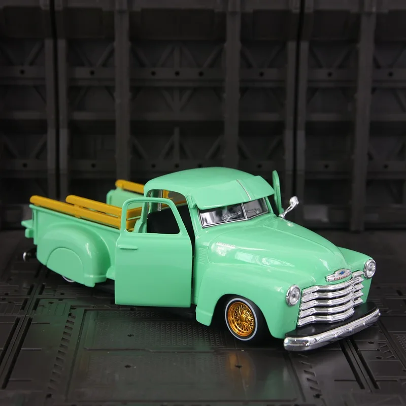 

Модель пикапа 1:25, 1950-х годов, 3100, из литого металла, с откатным механизмом, открывающимися дверями, коллекционная, транспортное средство, игрушка, подарок