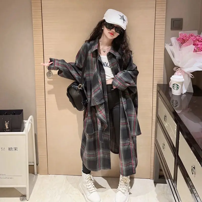 

Осень 202, новая клетчатая ветровка для девочек, повседневная рубашка в европейском корейском стиле, модное детское пальто средней длины