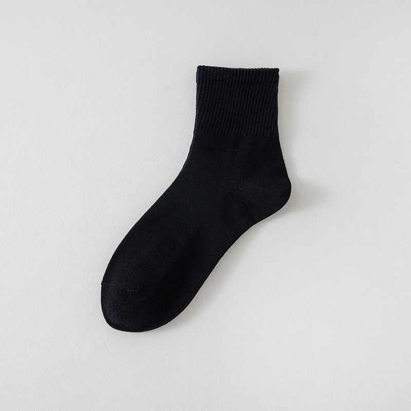 

Solid Colour In White and Black Streetwear Fashion Breathable and Casual Socks