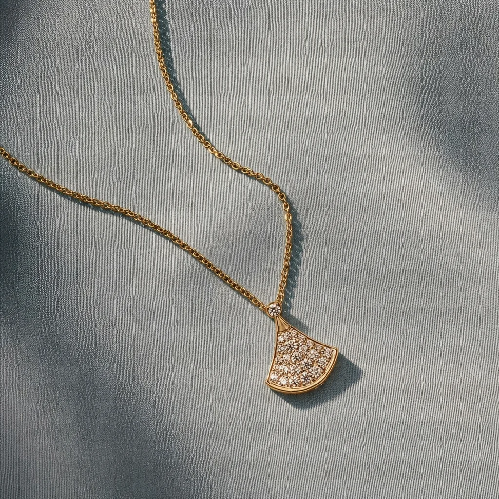 S925 sterling silver fan-shaped collarbone chain with full diamonds, small dress pendant, simple and elegant, versatile silver n