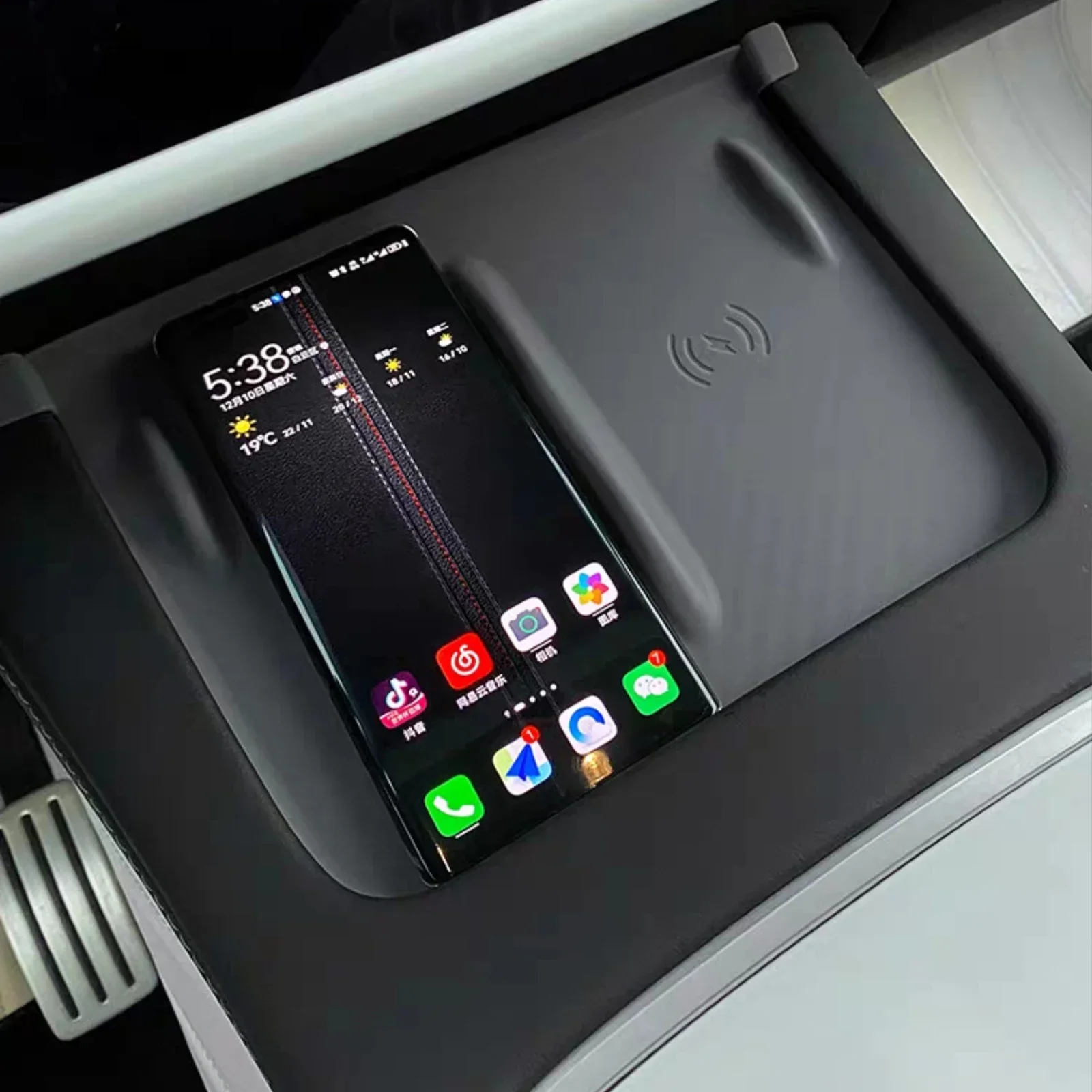 For Tesla Model 3 Model Y Center Control Console Wireless Charger Anti-Skid Silicone Cover Mat Interior Cars Accessories