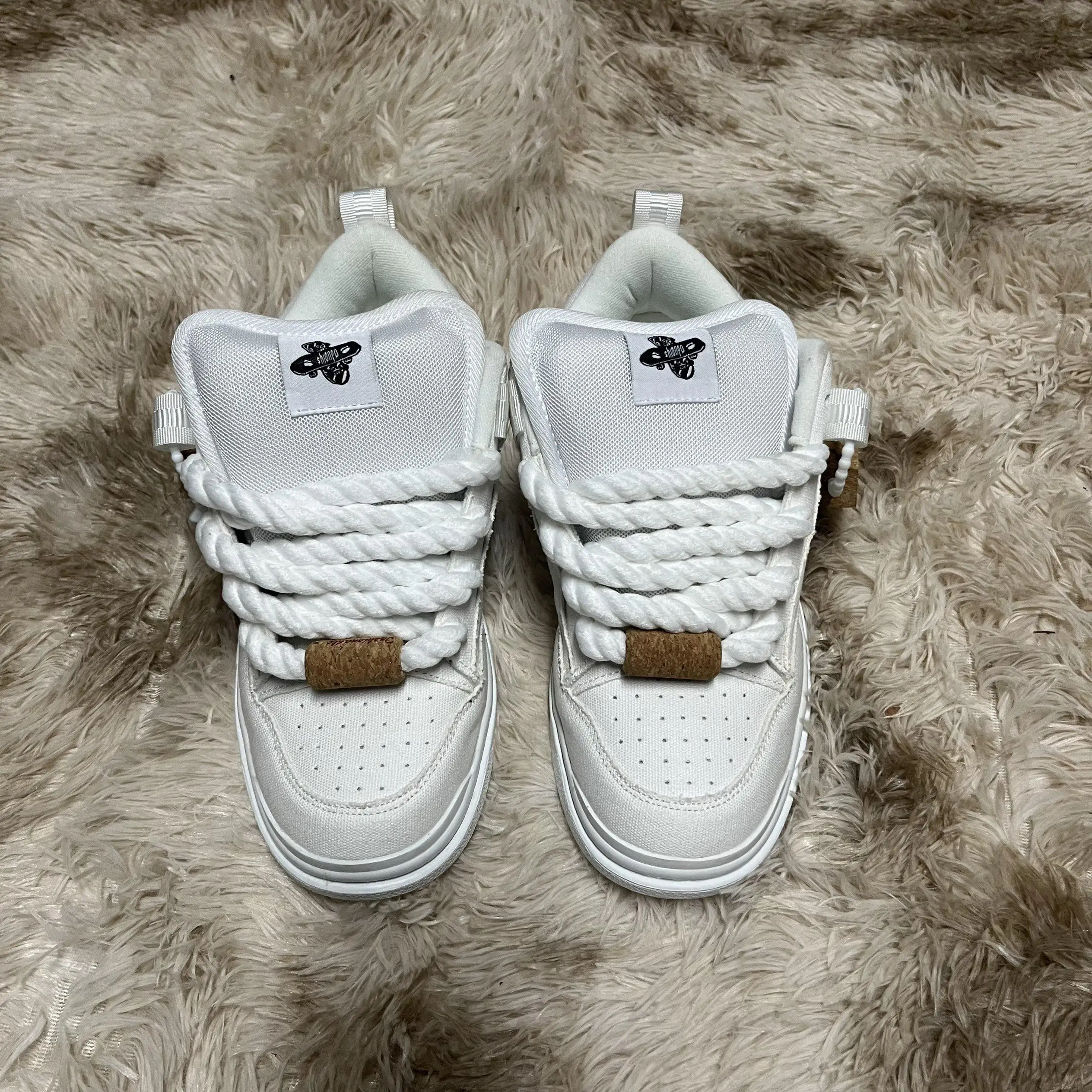 Simple White Sneakers for Petite Individuals, Large Size Shoes for Men, Breathable and Wear-Resistant, Casual and Versatile Fashion Sneakers for Couples