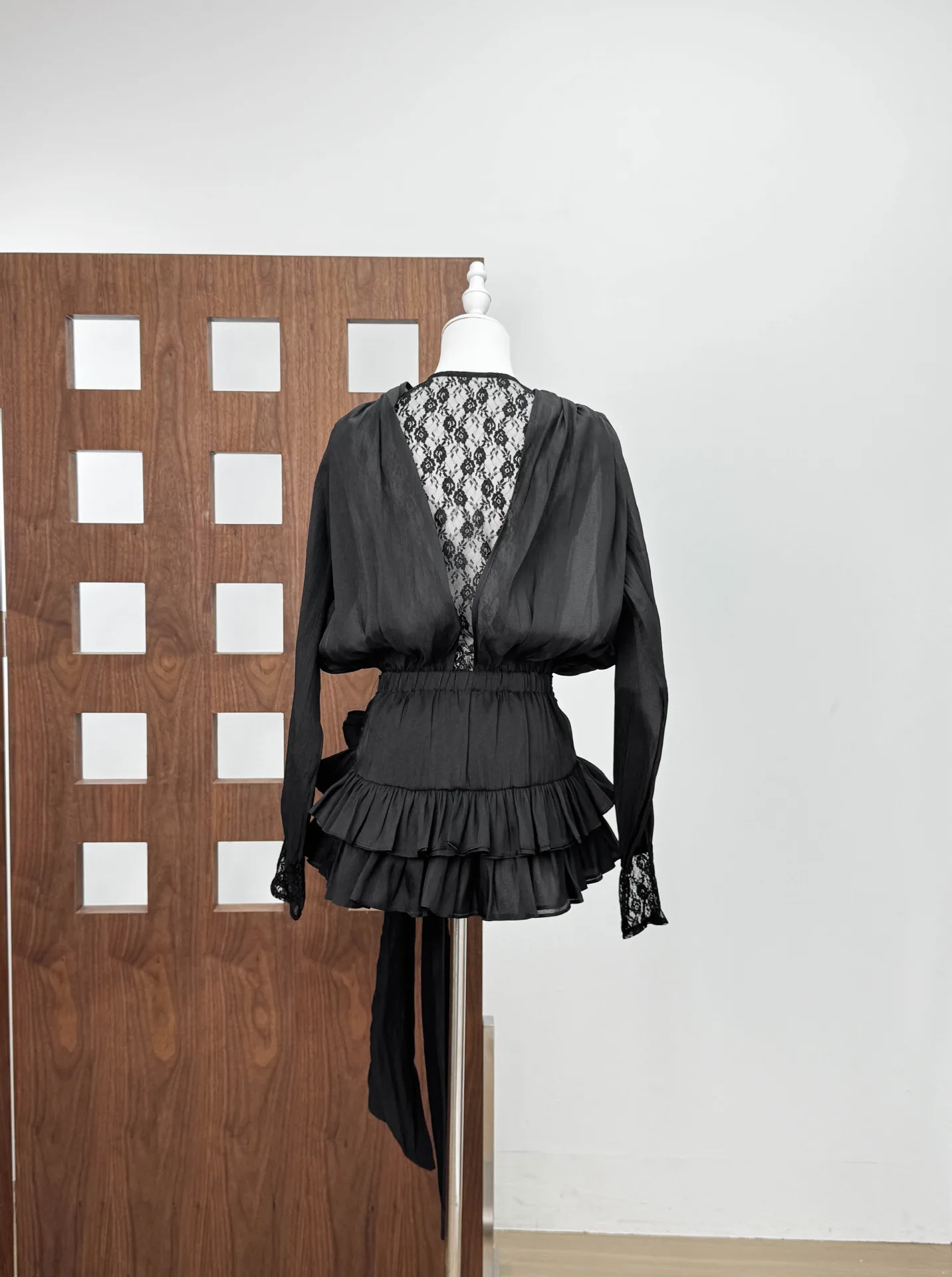 Vestido Sexy de encaje con pliegues recortados y cuello en V para mujer, vestidos informales de manga larga para vacaciones, vestidos de fiesta de noche, Vestido de vacaciones