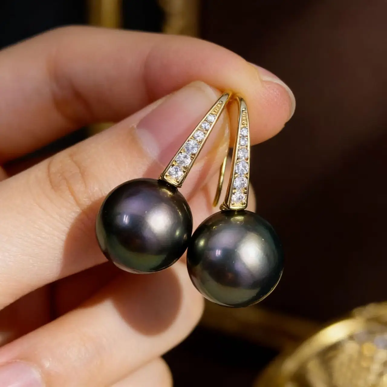 

Wholesale price earrings AAAA10-11mm natural Tahitian round pearl hook earrings 925s