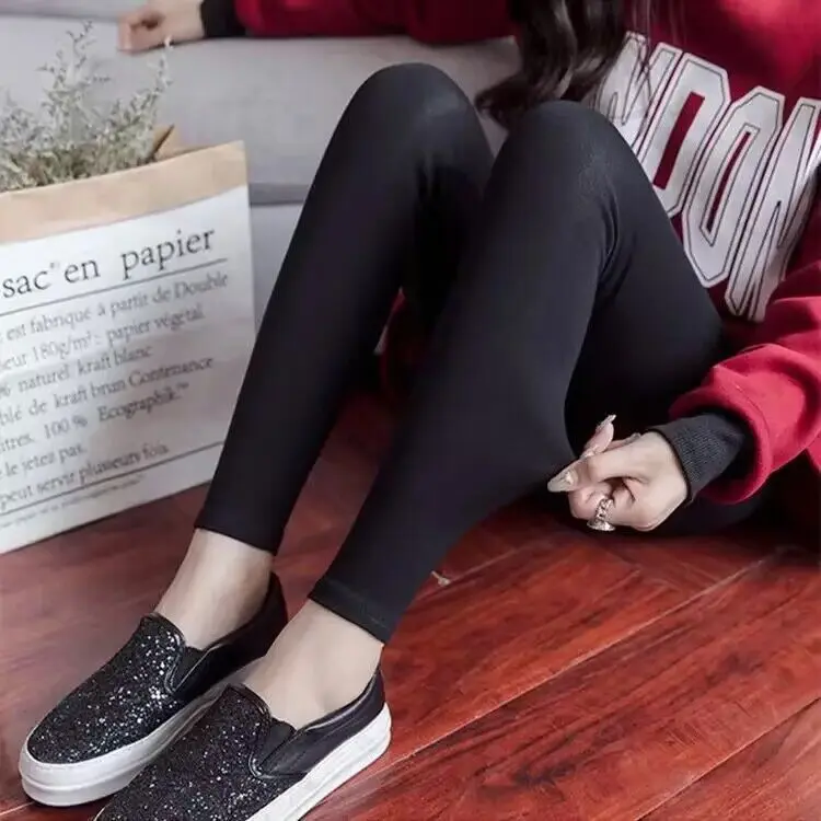 กางเกงเลกกิ้งออกกำลังกายผู้หญิง ผ้ากำมะหยี่บุขนกำมะหยี่ ทรงขาบาน เอวสูง ยกกระชับสะโพก กางเกงรัดรูป สำหรับฤดูใบไม้ร่วงและฤดูหนาว ทรงเข้ารูป ไซส์ใหญ่
