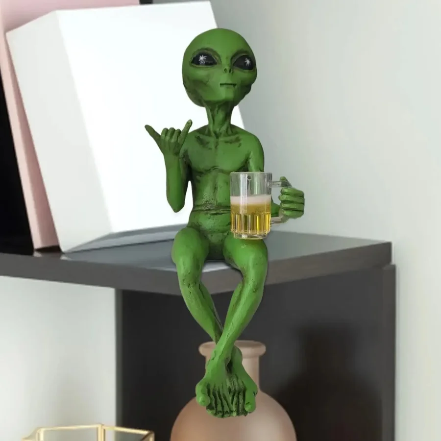 

-Alien Statue Drinking Beer Alien Sculpture Resin Craft Novelty Funny Desktop Decoration Bookshelf Office Desktop Garden Decor