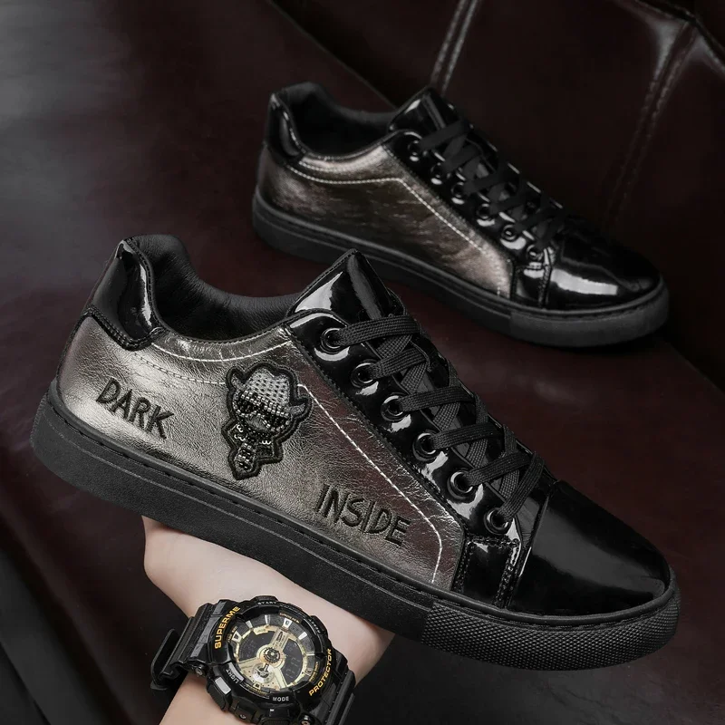 

Men Casual Shoes Patent Leather Flats Skate Men Cool Driving Shoes Male Walking Shoes Sneakers Dress Trend the Latest Leisure