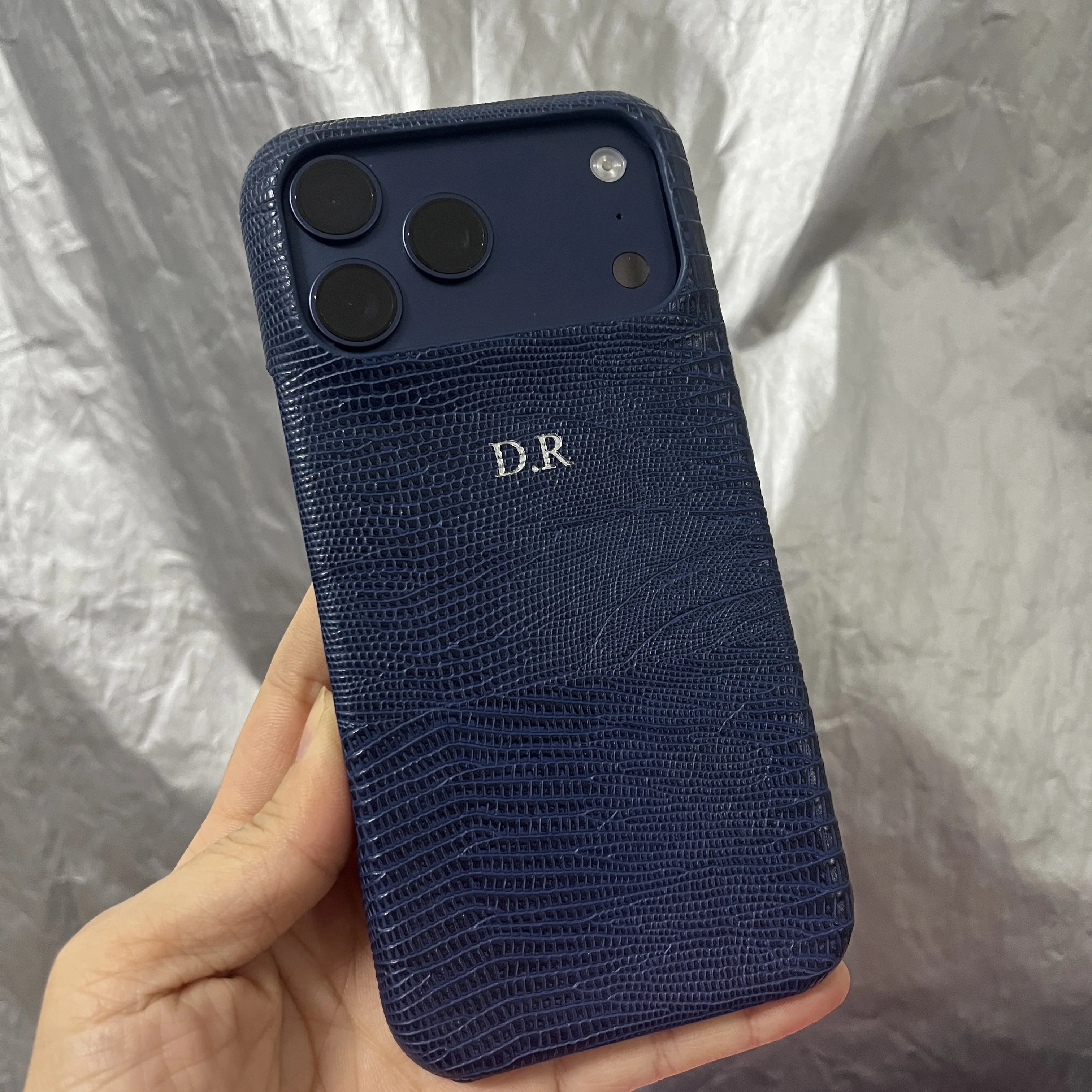Spersonalizowane, personalizowane srebrne skórzane etui z imieniem na iPhone 16 15 14 13 12 11 Pro Max, inicjały, litery, grawerowane etui DIY — zdjęcie produktu 2
