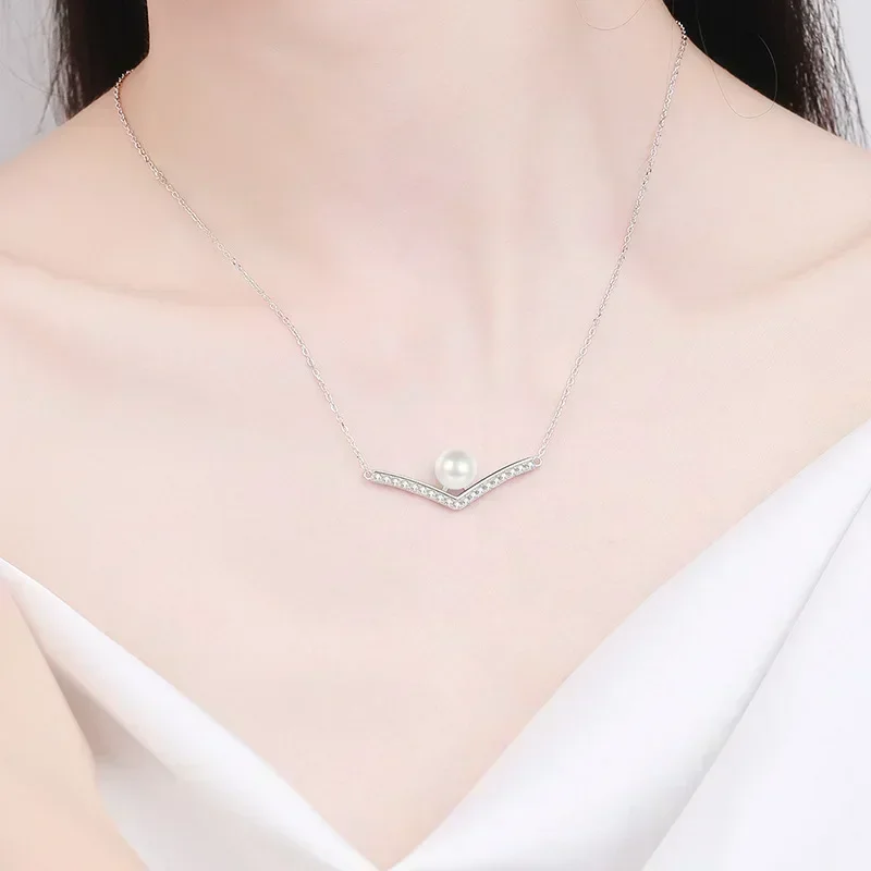 

Elegant Design Women's Moissanite V Shaped Necklace Platinum PT950 Flawless Freshwater Pearl Pendant for Birthday Gift