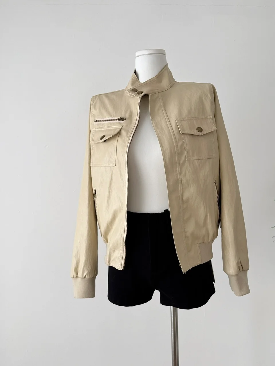 Casual Sle ort Leather Jaet Dames Faionable Opstaande Kraag Gratis Reizigerjas Herfstseizoen Amerikaans Retro Lichtbruin