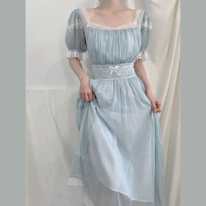 

Элегантное женское платье больших размеров с квадратным вырезом и французской завязкой, с эффектом вытравленной ткани - Новинка лета 2026 года