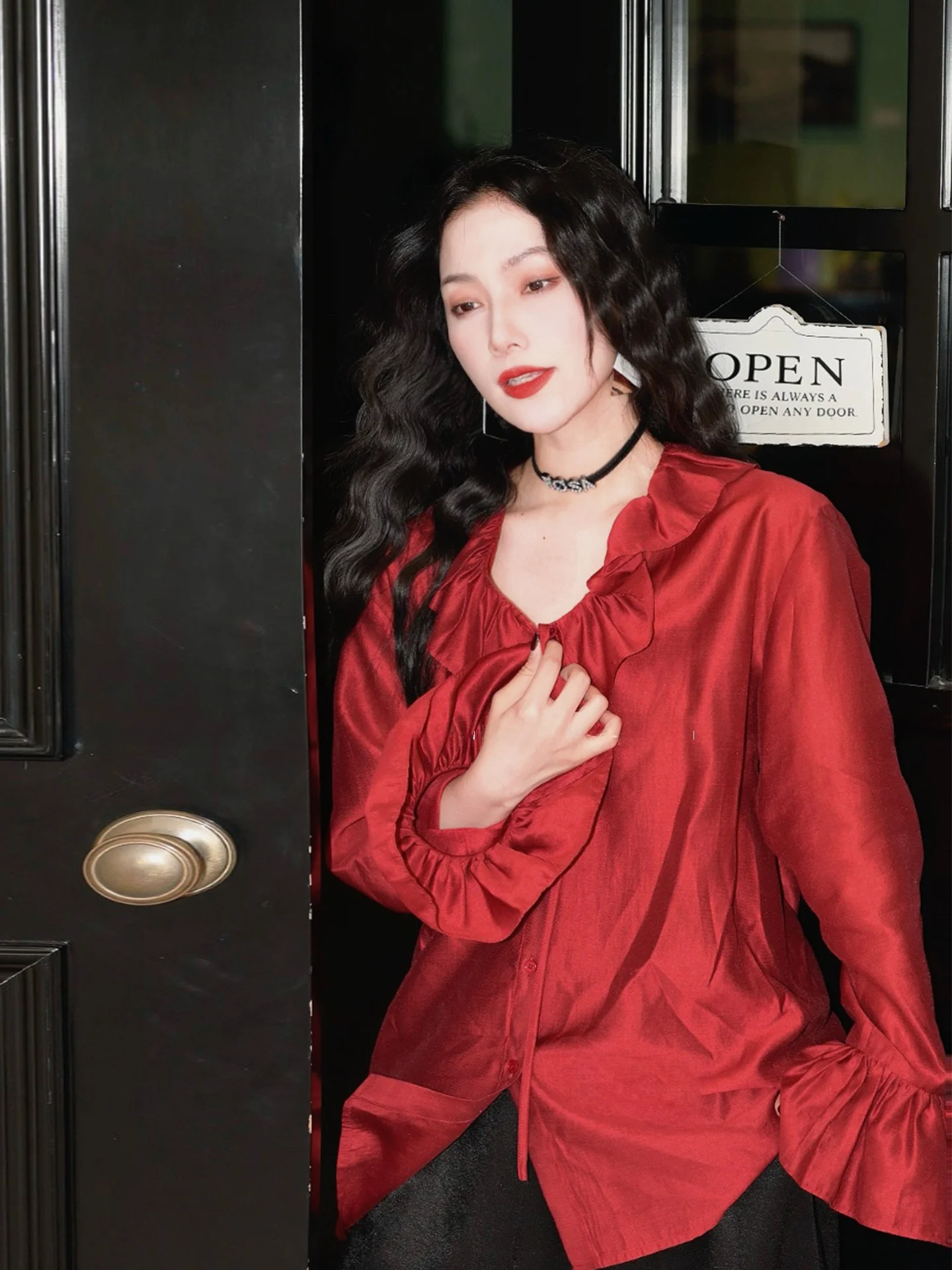 

Комплект ROSASQUARE Acetate Sensation: Женские брюки с широкими штанинами и воротником-лотосом, удобные, дышащие, стандартный крой