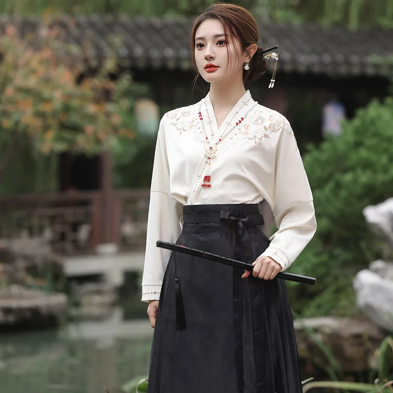 

New Chinese style improved Hanfu daily one-piece lace-up horse dress embroidered top set