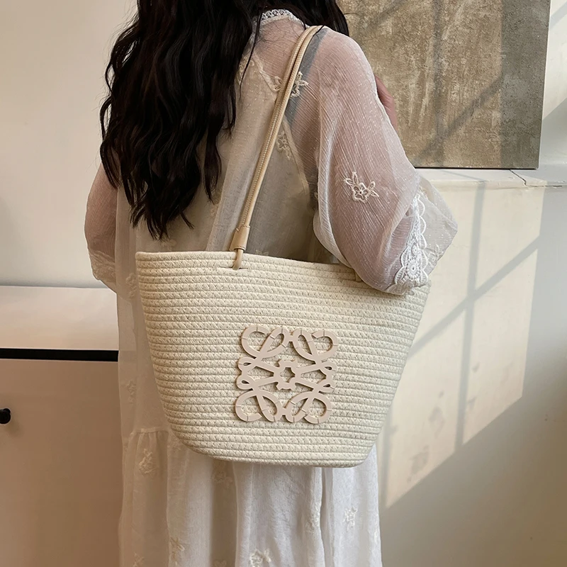 

Минималистичная шикарная пригородная сумка с модным буквенным логотипом и однотонным цветом, идеально подходящая для стильных женщин, повседневная переноска