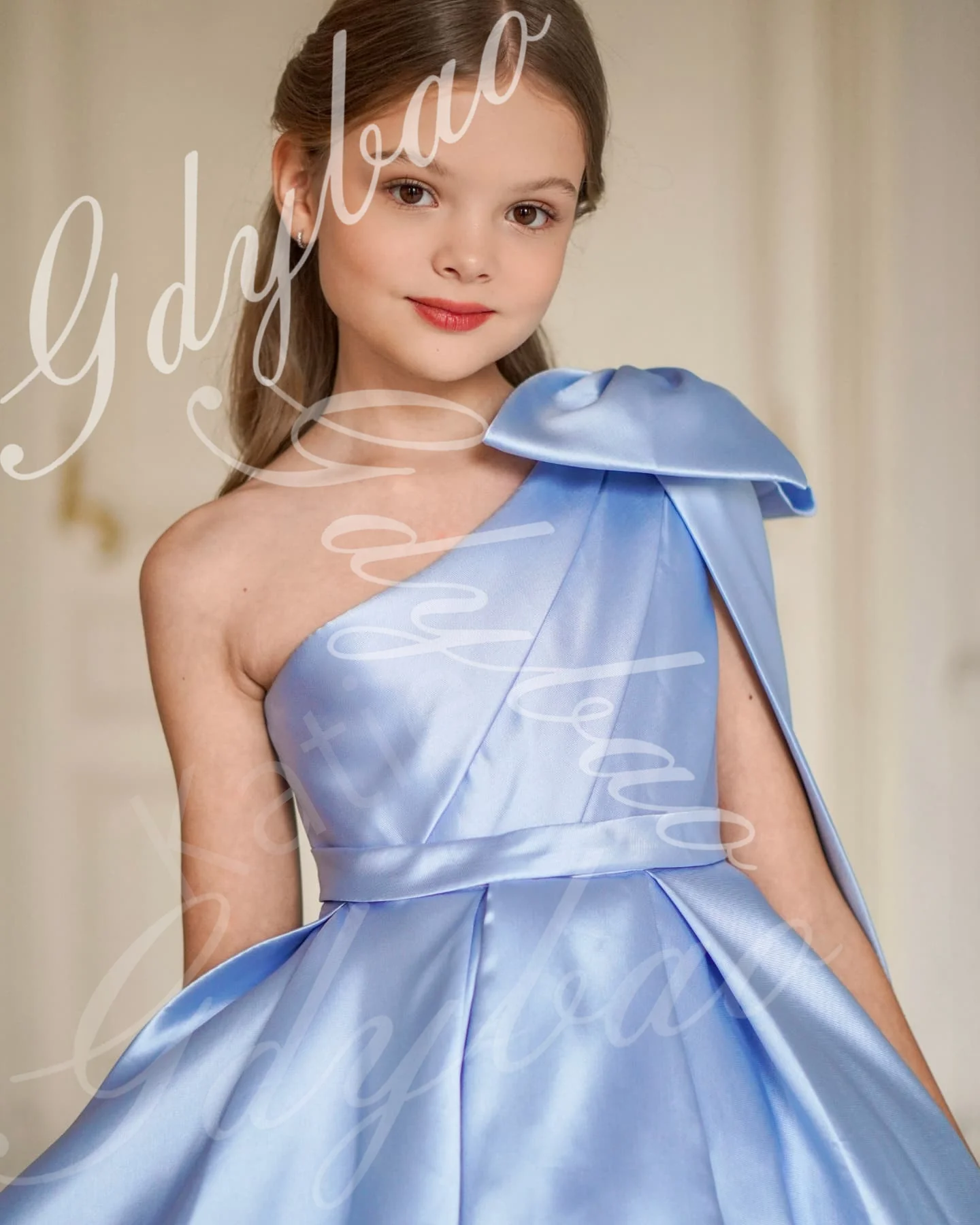 Elegantes weißes Satin-Blumenmädchenkleid für die Hochzeit, eine Schulter mit Schleife, Prinzessin, Kindergeburtstag, Party, Erstkommunion, Ballkleider