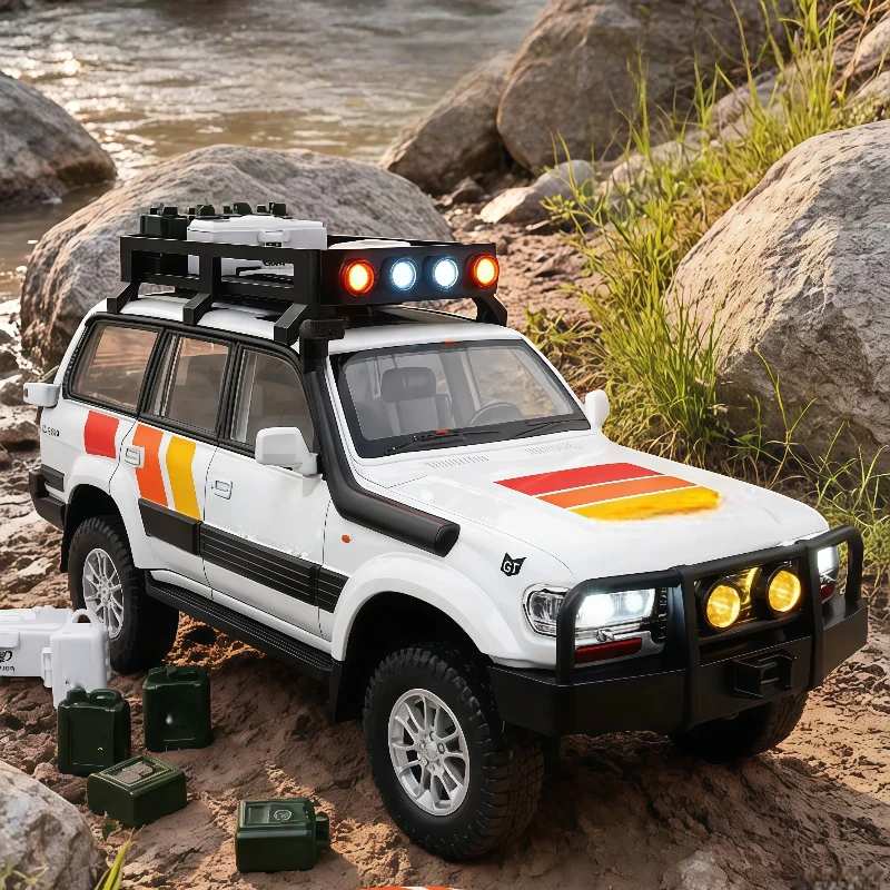 

Модель автомобиля Land Cruiser LC80 в масштабе 1:24, из сплава, с функцией отката, звуком и светом, имитация внедорожника, игрушка для мальчиков, настольное украшение