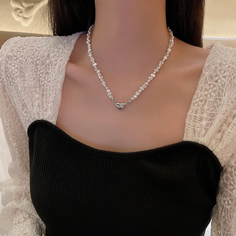 New Fashion Baroque Pearl Heart Chain Necklace Women Collar Wedding Punk with Magnet Love Pendan Bead Choker Necklaces Jewelry