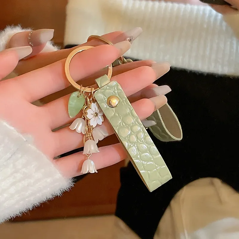 

Fresh And Elegant Bell Orchid Keychain Women's Green Gentle Imitation Pearl Leatherresin Alloy Keychain Jewelry Accessories Gift