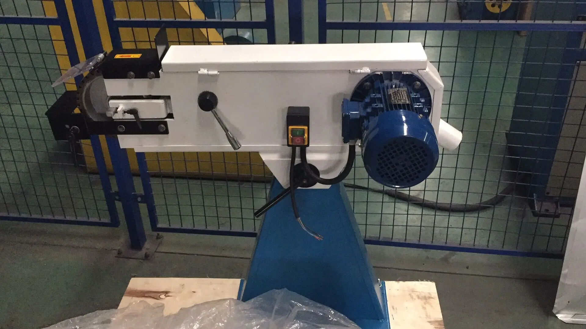 

2025 newBS-75 Metal Belt Grinder High Performance Grinding Machine