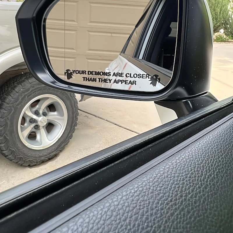 شياطينك أقرب من ملصقات السيارات المقاومة للماء لمرآة الرؤية الخلفية ونوافذ ديكور دراجة نارية ملصق فينيل متين