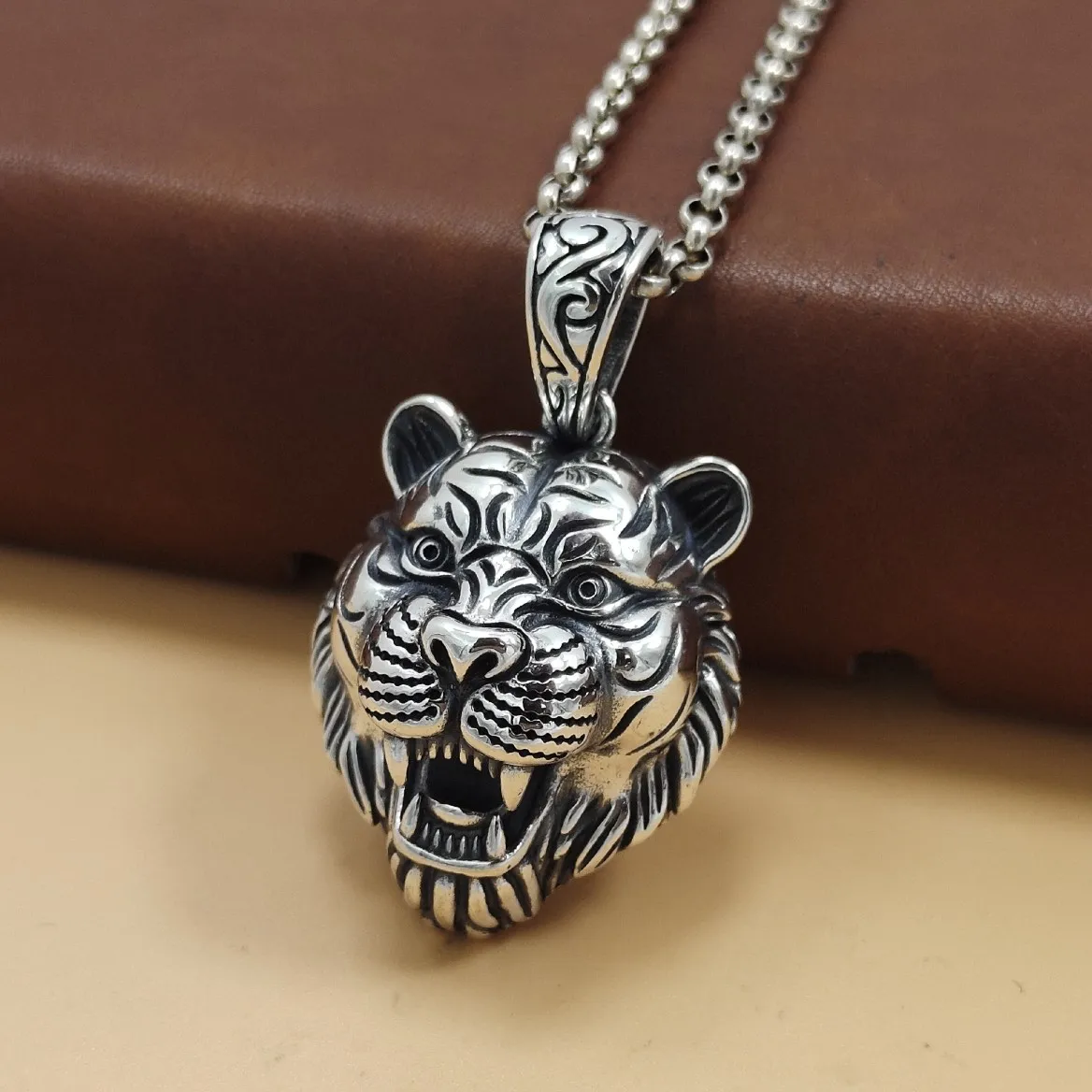 

sterling silver men's domineering personalized exaggerated tiger head pendant Thai silver retro hipster punk tiger head pendant