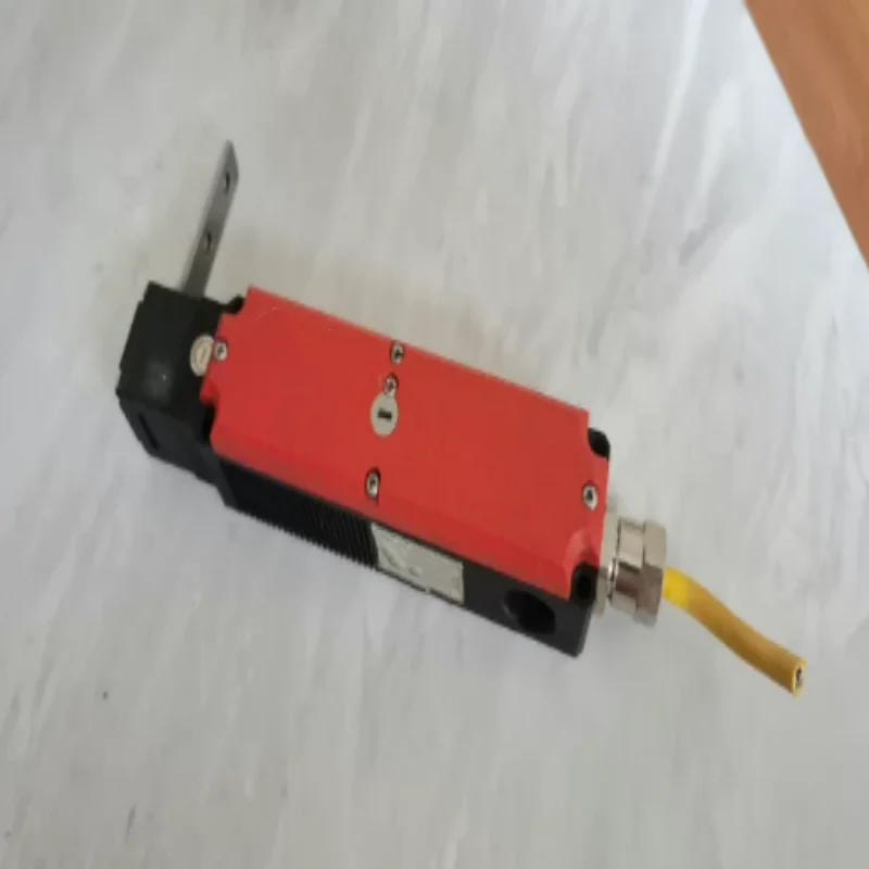 Brand New Original Safety Switch 084145 TP4-2131A024M  084132 TP4-4131A024M  084310 TP1-538A024M   TP1-538A024MC1855