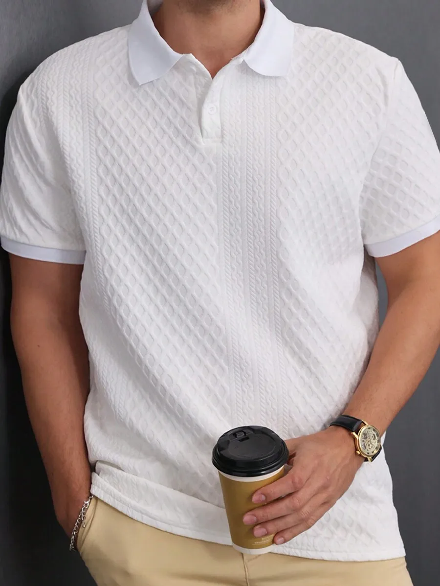 Polo à manches courtes blanc pour homme avec tricot jacquard géométrique, style décontracté pour le port quotidien au printemps et en été
