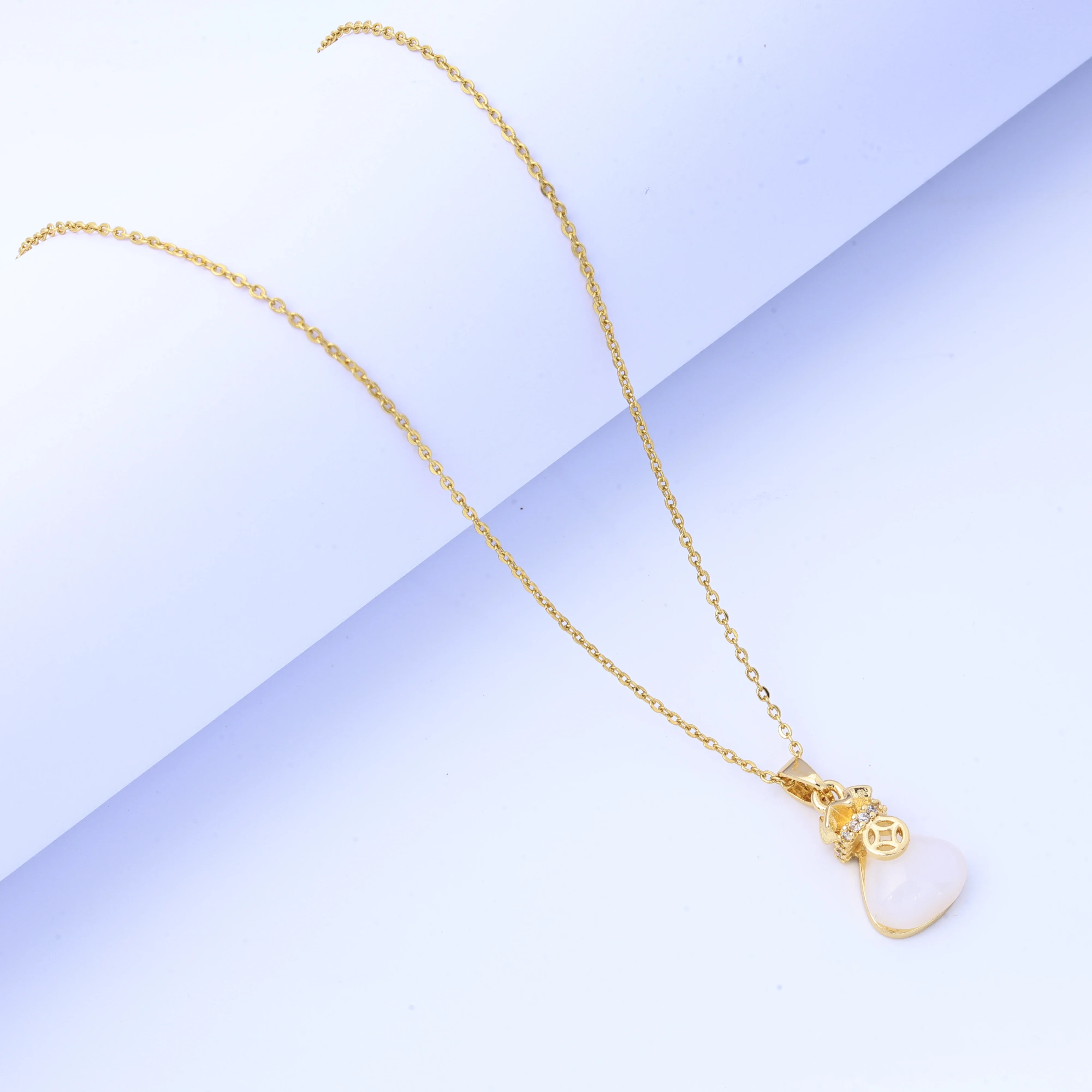 قلادة جميلة من الفولاذ التيتانيوم، قلادة سلسلة الترقوة الزركون ذات التصميم الراقي، أوروبية وأمريكية متعددة الاستخدامات عبر الحدود G